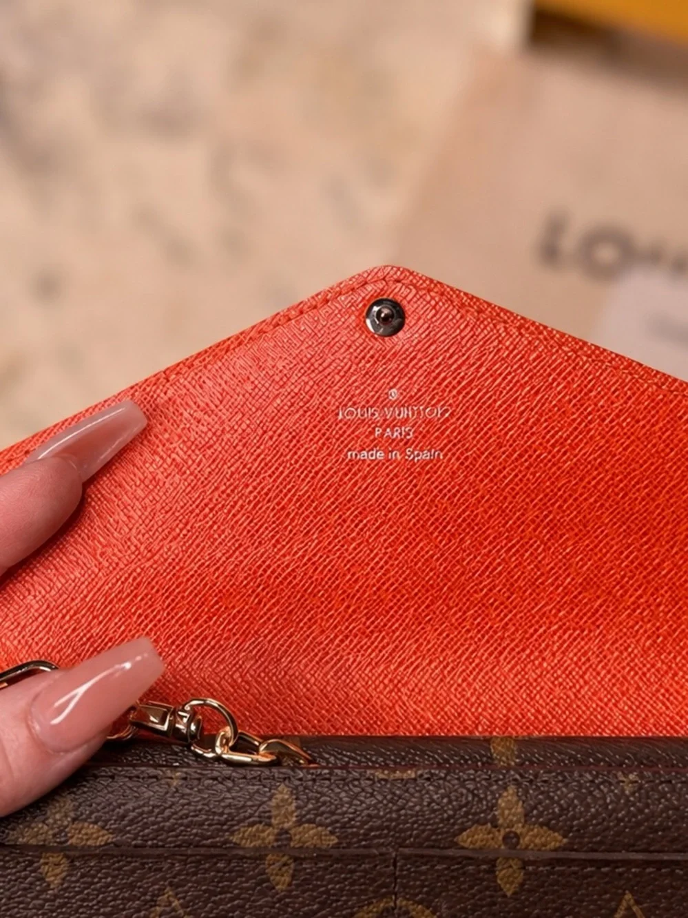 Louis Vuitton Monogram Envelope with Chain - Picture 8 of 15